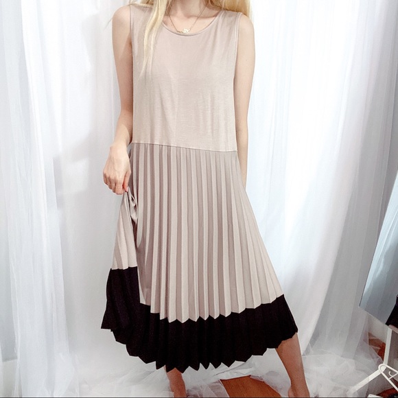 Dresses & Skirts - Drop Waist Midi Dress Beige Black Block